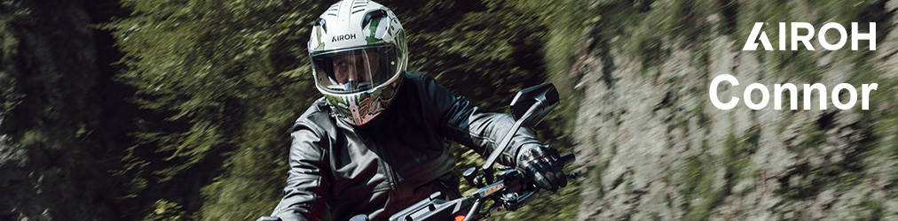 Airoh Helme - Mann auf Motorrad mit Airoh Connor Helm